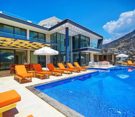 Kalkan Ortaalan mevkiinde 10 Kişilik Deniz Manzaralı Tatil Villası