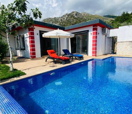 Kalkan Bölgesinde Muhafazakar Balayı Tatil Villası
