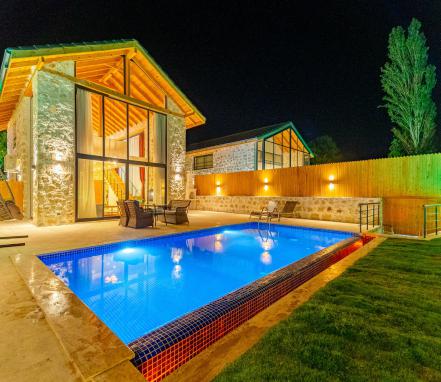 Kalkan Bezirgan Mevkiinde Korunakı Tatil Villası
