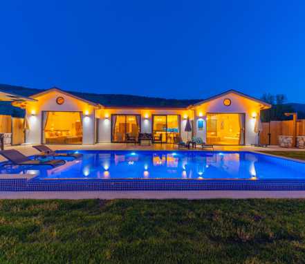 Kalkan Bölgesinde Korunaklı Lüks 5 Kişilik Tatil Villası 