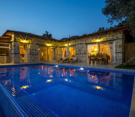 Kaş Bölgesinde Muhafazakar Balayı Tatil Villası
