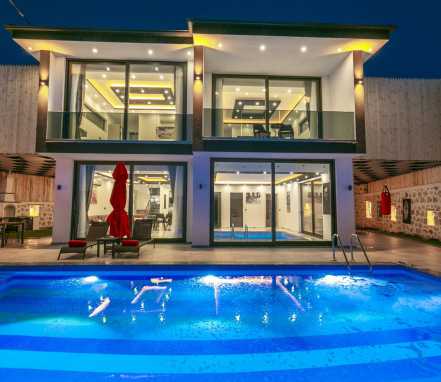 Kalkan Bölgesinde Korunaklı Lüks 4 Kişilik Tatil Villası 