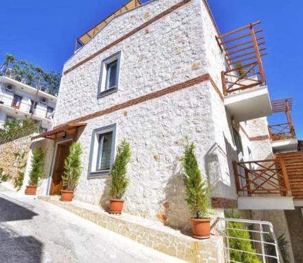 Kalkan Merkezinde Lüks 8 Yatak Odalı Villa