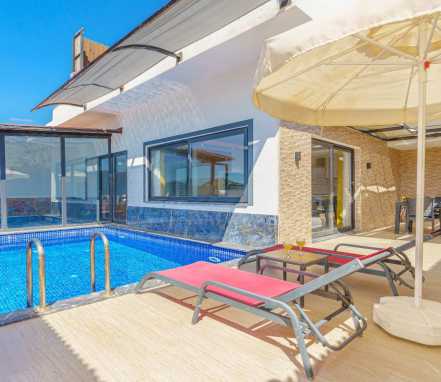 Kalkan Bölgesinde Muhafazakar Lüks Balayı Tatil Villası 