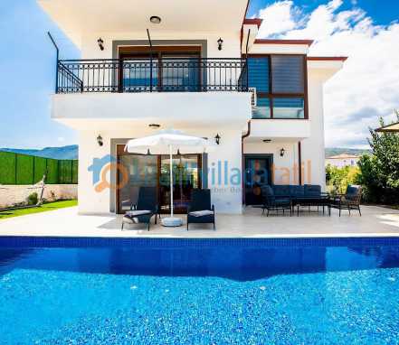 Kaş Bölgesinde Lüks 4 Kişliik Tatil Villası 