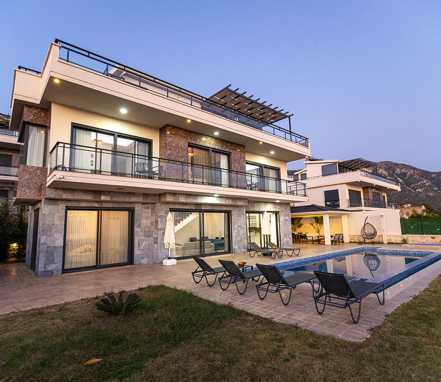 Kalkan Bölgesinde Deniz Manzaralı 10 Kişilik Tatil Villası 