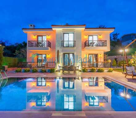 Muğla Selimiye Mevkiinde 3 Yatakodalı Tatil Villası