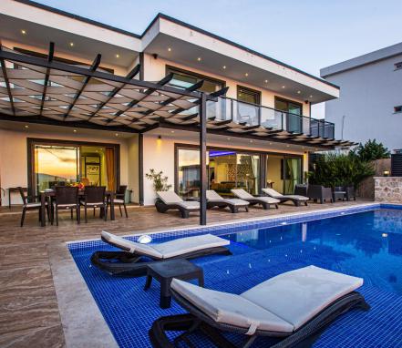 Kaş Bölgesinde 6 Kişilik Muhafazakar Lüks Deniz Manzaralı Ttail Villası
