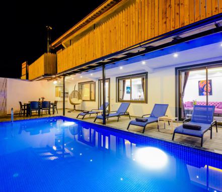Kalkan Ulugöl Mevkiinde 4 Kişilik Lüks Tatil Villası