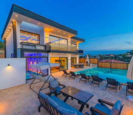 Kalkan Akbelde 6 Kişilik Korunaklı Lüks Villa