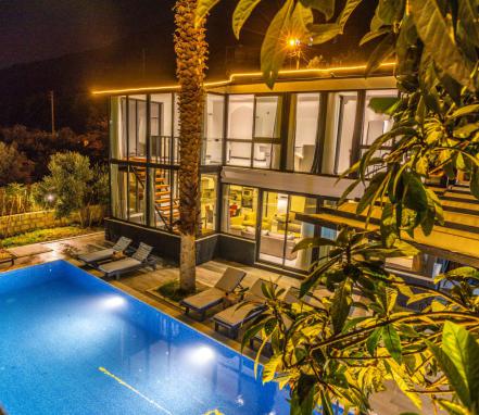 Kalkan Ulugöl Mevkiinde 4 Yatakodalı  Tatil Villası