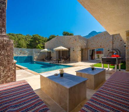 Kalkan Bölgesinde Muhafazakar 4 Kişilik Tatil Villası