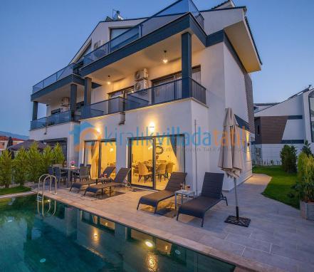 Fethiye Çiftlik Mevkiinde 3 Yatak Odalı Tatil Villası 