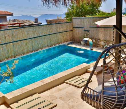 Marmaris Bölgesinde Deniz Manzaralı 4 Kişilik Tatil Villası 