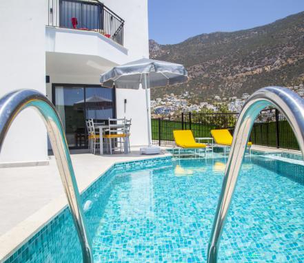 Kalkan Ortaalan Mevkiinde 4 Kişilik Lüks Tatil Villası