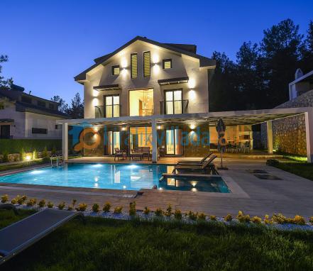 Fethiye Bölgesinde Doğa İçinde 8 Kişilik Tatil Villası 