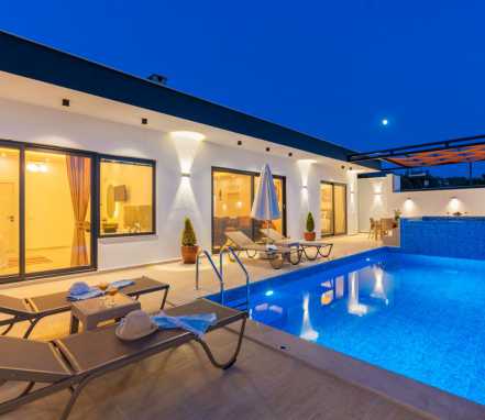 Kalkan Bölgesinde Korunaklı Lüks 4 Kişilik Tatil Villası 