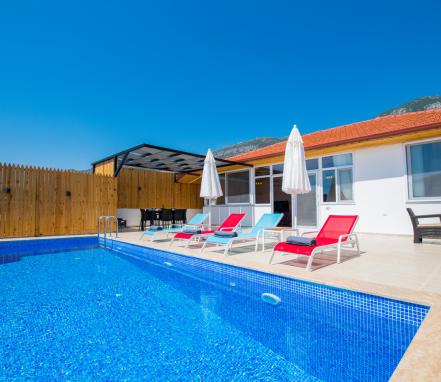 Kalkan Bölgesinde Korunaklı 4 Kişilik Tatil Villası 