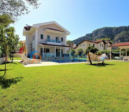 Ortaca Bölgesinde Doğa İçinde 10 Kişilik Tatil Villası 