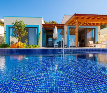 Kalkan Bölgesinde Saunalı ve Korunaklı 4 Kişilik Tatil Villası