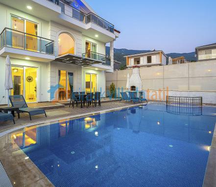 Ölüdeniz Hisarönü Mevkiinde 3 Yatakodalı Tatil Villası