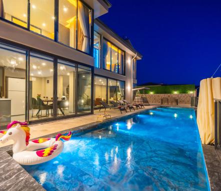 Kalkan Bölgesinde Muhafazakar 4 Kişlik Tatil Villası