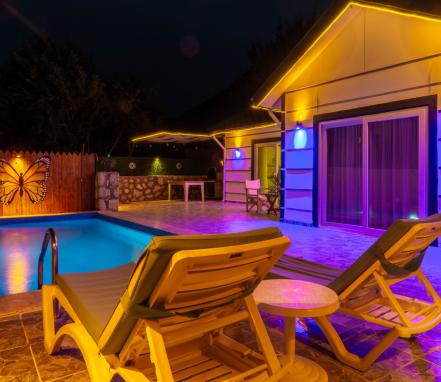Kalkan Bölgesinde Muhafazakar Balayı Tatil Villası