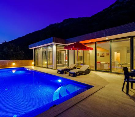 Kalkan Üzümlü Köyünde Korunaklı Balayı Villası