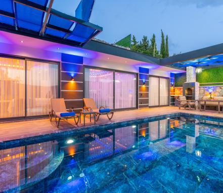 Kalkan Bölgesinde Muhafazakar 4 Kişilik Tatil Villası