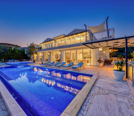 Kalkan Merkezde 6 Odalı Lüks Tatil Villası