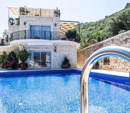 Kalkan Kışla Mevkii Lüks Tatil Villası