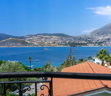 Kalkan Kışla Bölgesi 6 Kişilik Tatil Villası