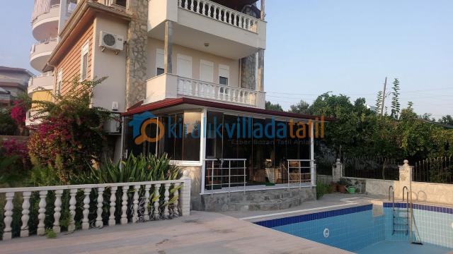 Antalya Alanya Bölgesinde  8 Kişilik Tatil Villası