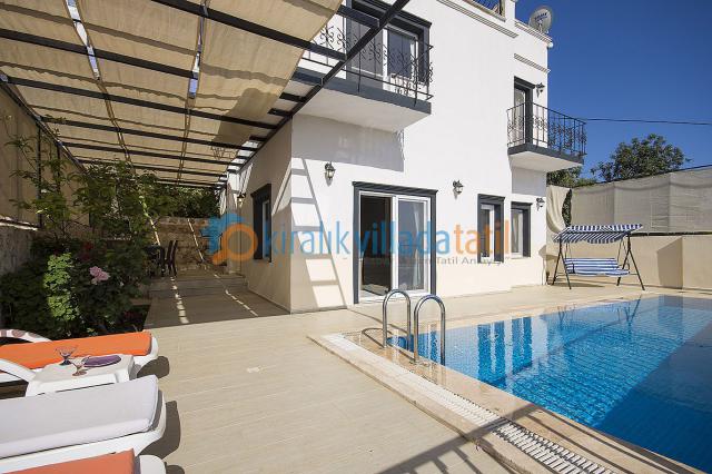 Kördere Mevkiinde Manzaralı 6 Kişilik Korunaklı Tatil Villası