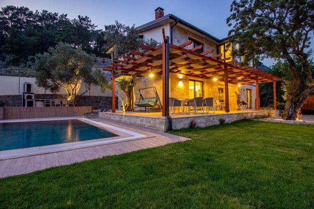 Fethiye Göcek Mevkiinde 10 Kişilk Tatil Villası 