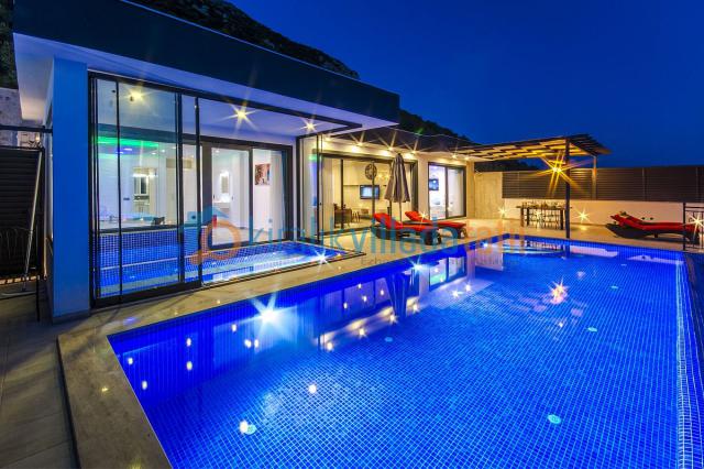 Kalkan Kördere Mevkiinde 4 Kişilik Lüks Tatil Villası