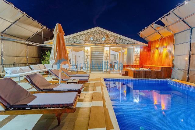 Kışla Mevkiinde 2 Yatakodalı Tatil Villası