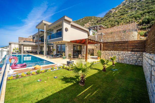 Kalkan Kördere Mevkiinde 6 Kişilik Lüks Tatil Vİllası