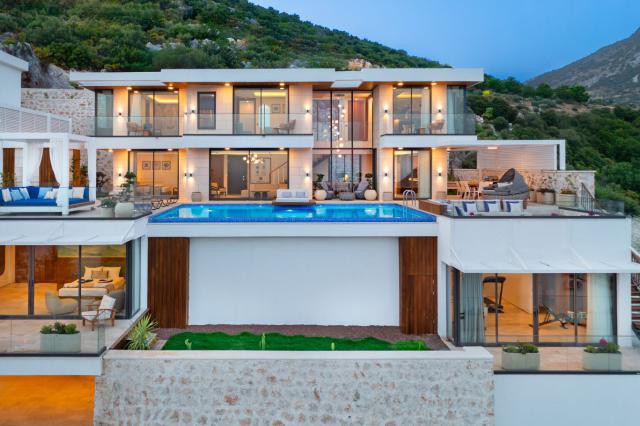 Kaş Kalkan Bölgesinde Lüks Tatil Villası