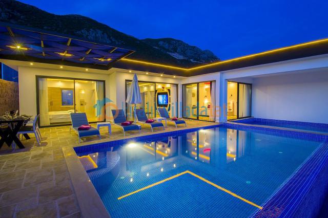 Sarnıçbaşı Mevkiinde Korunaklı Kapalı Havuzlu Tatil Villası