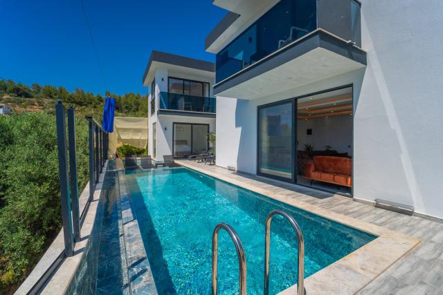 Kalkan İslamlar Köyünde 6 Kişilik Korunaklı Villa