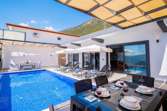 Kalkan Kördere 4 kişilik Deniz Manzaralı  Tatil Villası