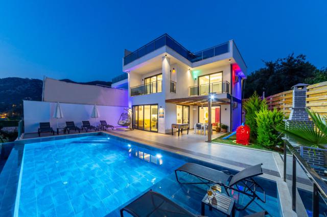 Kalkan Üzümlü Mevkiinde 6 Kişilik Tatil Villası