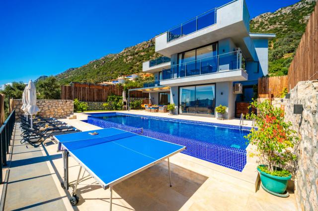 Kalkan Kördere Mevkiinde 6 Kişilik Lüks Tatil Villası