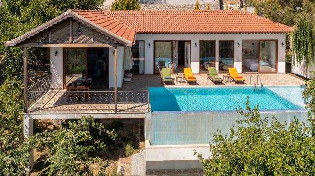 Kalkan İslamlar Mevkiinde 4 Kişilik Tatil Villası
