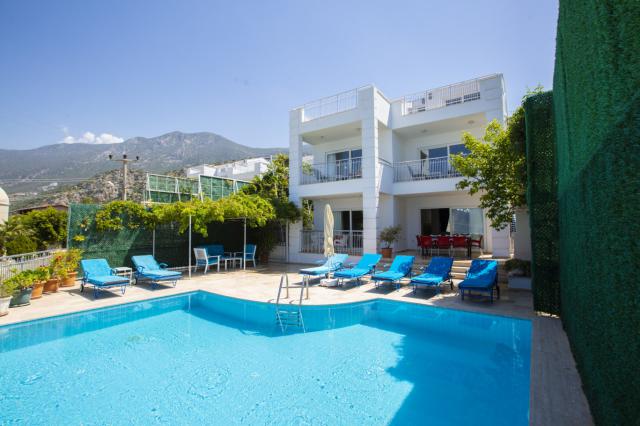 Kalkan Kışla Mevkiinde 8 Kişilik Tatil Villası-C