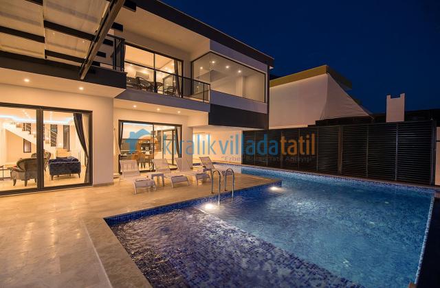 Kalkan Kördere Bölgesinde 4 Kişilik Lüks Korunaklı Tatil Villası