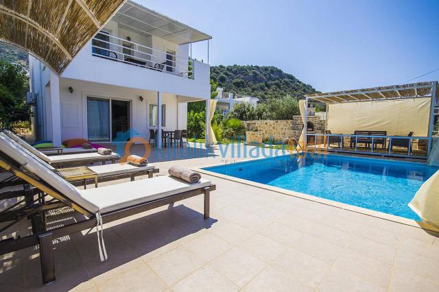 Kalkan Kördere Mevkiinde 7 Kişilik Tatil Villası