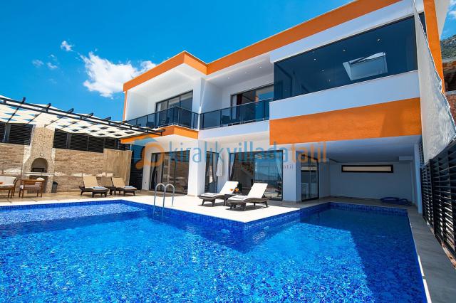 Kalkan Kördere Mevkiinde Korunaklı Lüks Tatil Villası 