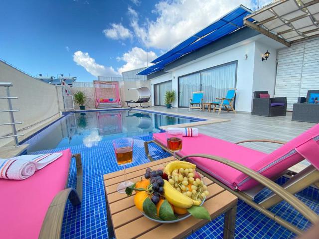 Kalkan Kördere Mevkiinde Lüks Balayı Tatil Villası